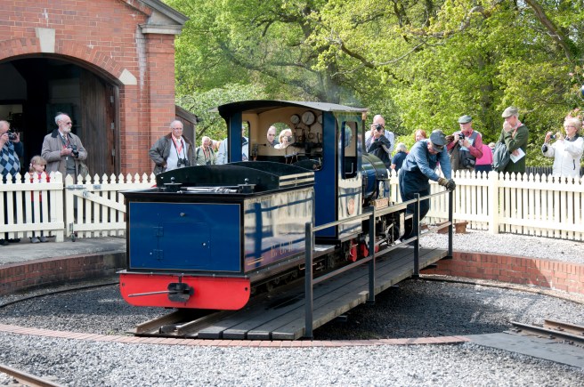 little blue steam train turntable